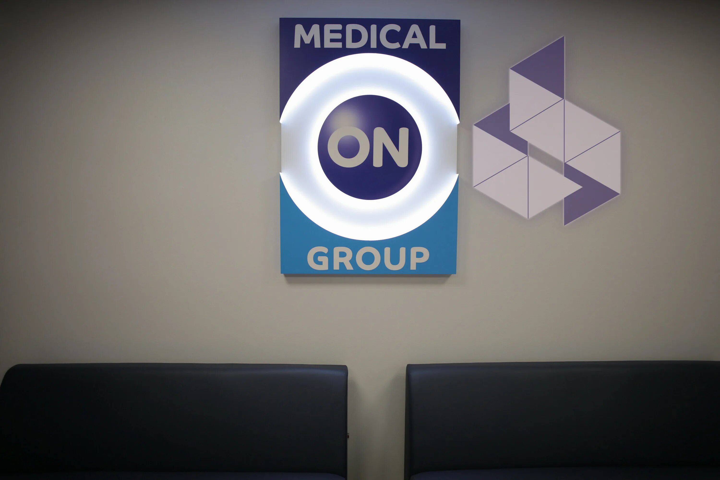 Медикал он груп московская. Медикал групп. Medical on Group логотип. Медикал он групп Медикал. Medical on Group Санкт-Петербург.