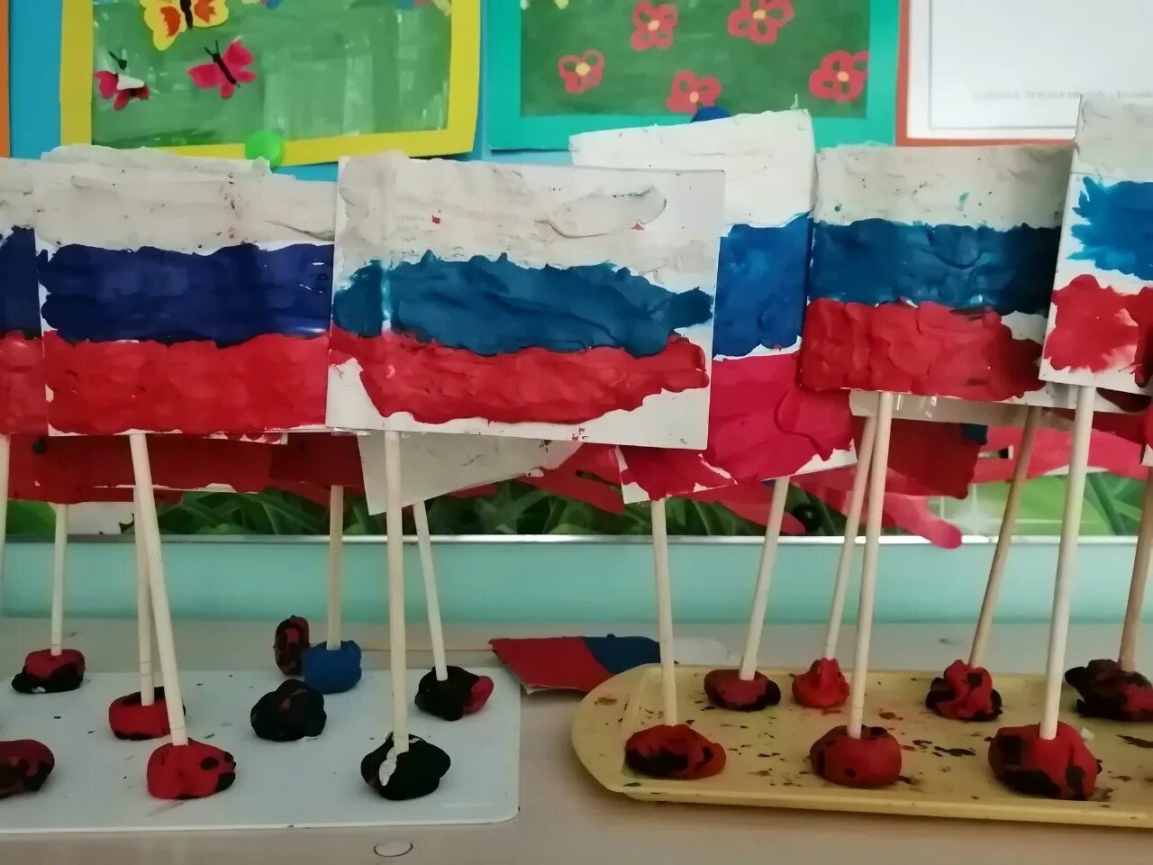 Поделки с детьми ко дню флага. Поделки ко дню флага.