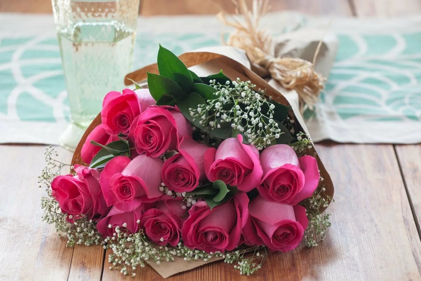 красивый букет в вазе. добрый букет. ранункулюс фуксия. добрый букет. с добрым утром цветы.