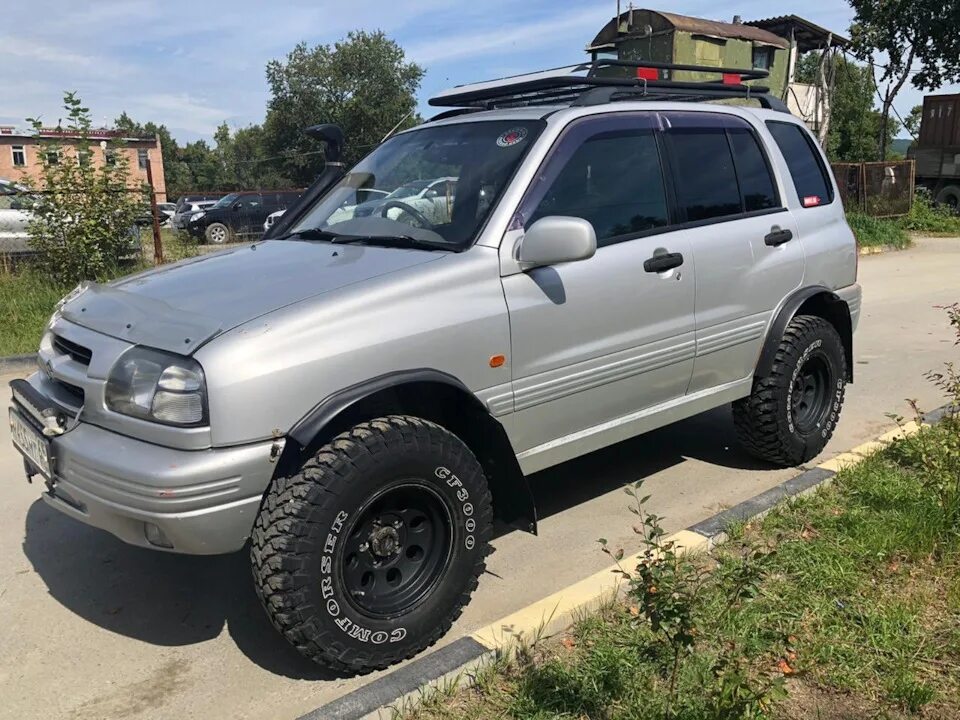 Сузуки эскудо 1998. Suzuki Escudo 2g 31 колёса. Сузуки эскудо 1998 синий. Разбитый Сузуки эскудо 1998.