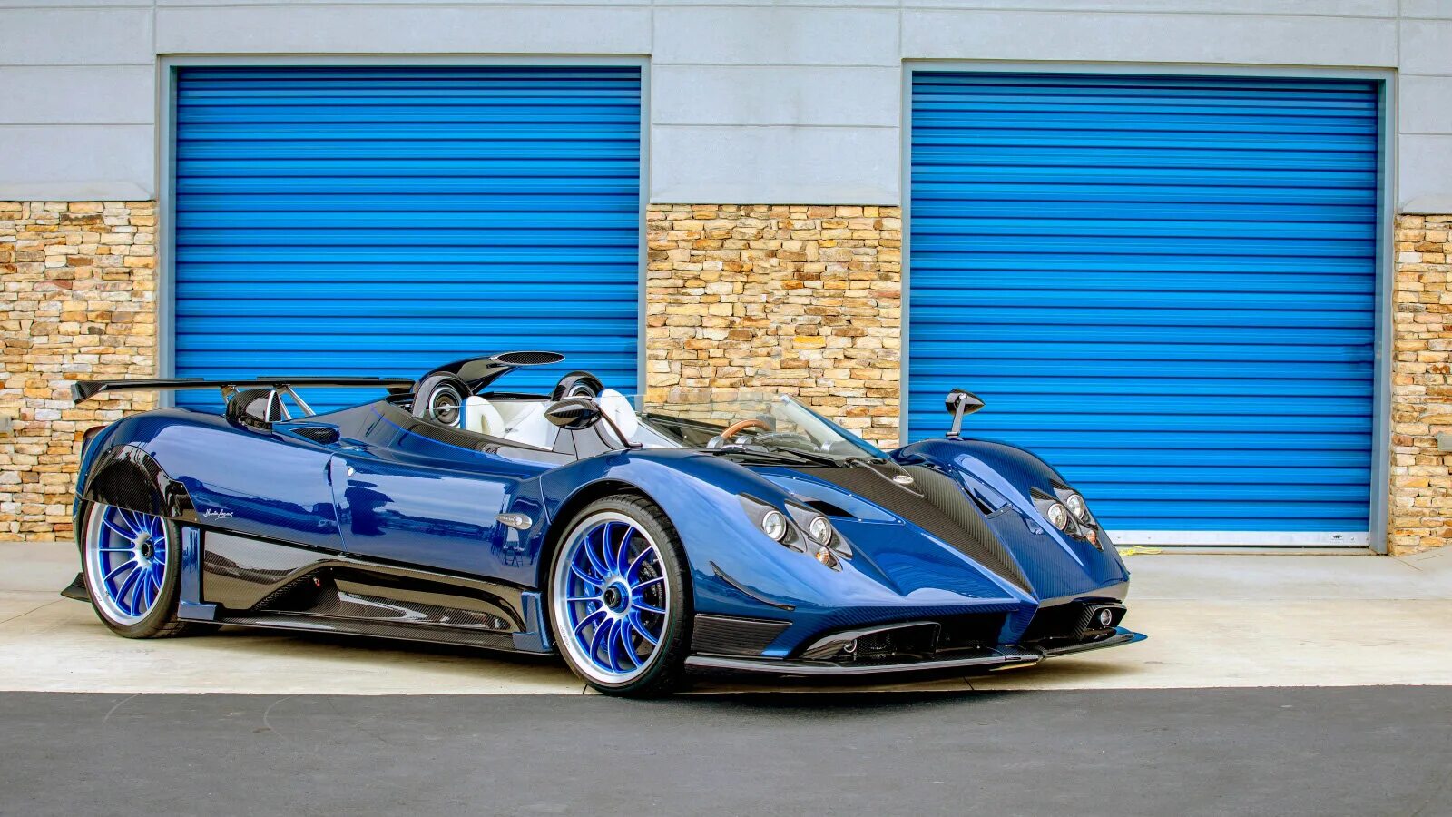 Пагани зонда с12 s. Pagani huayra. Самая дорогая машина в мире салон. Pagani zonda sapphire. Самая дорогая пагани зонда.