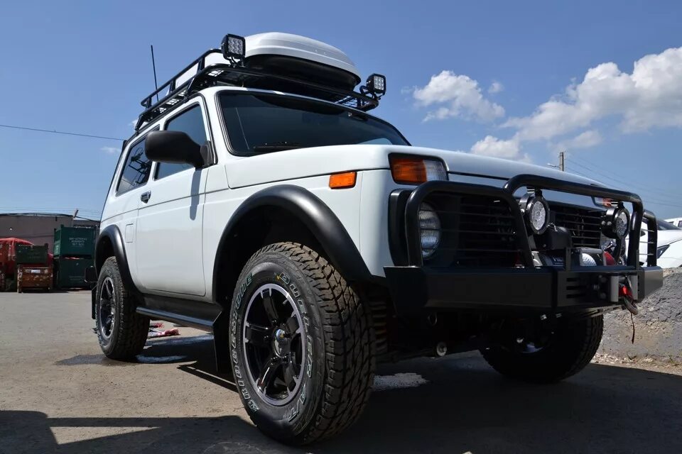 Тюнинг нивы цена. Нива 2121 Бронто. Chevrolet Niva Bronto. Нива Бронто 5д. Обвес Нива 2121 f Design.