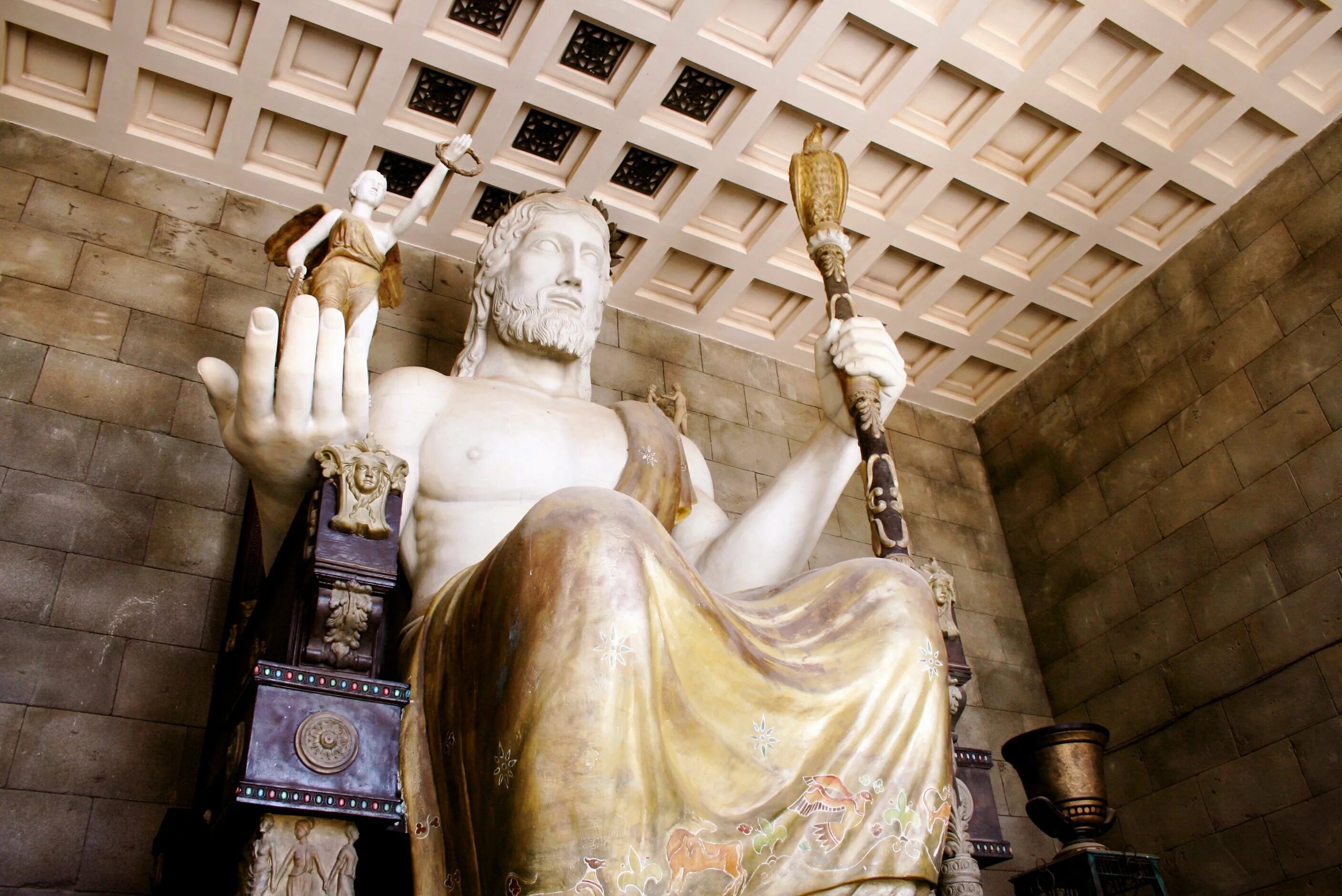 Фидий Зевс Олимпийский скульптура. Статуя Зевса в Олимпии Греция. Статуя Зевса Фидия. Статуя Зевса Фидия в Олимпии.