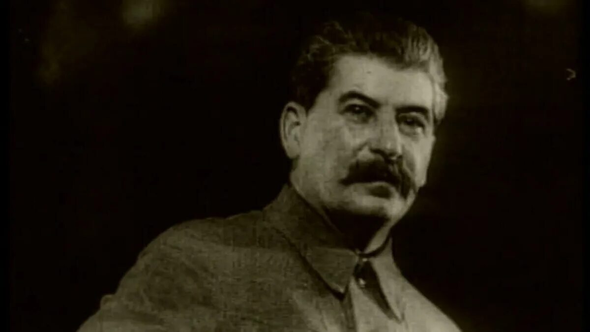 Сталин иосиф виссарионович расстрелять. Ийосив висорович сталлин. Сталин взгляд. Сталин взгляд. Иосиф виссарионович сталин рябой.