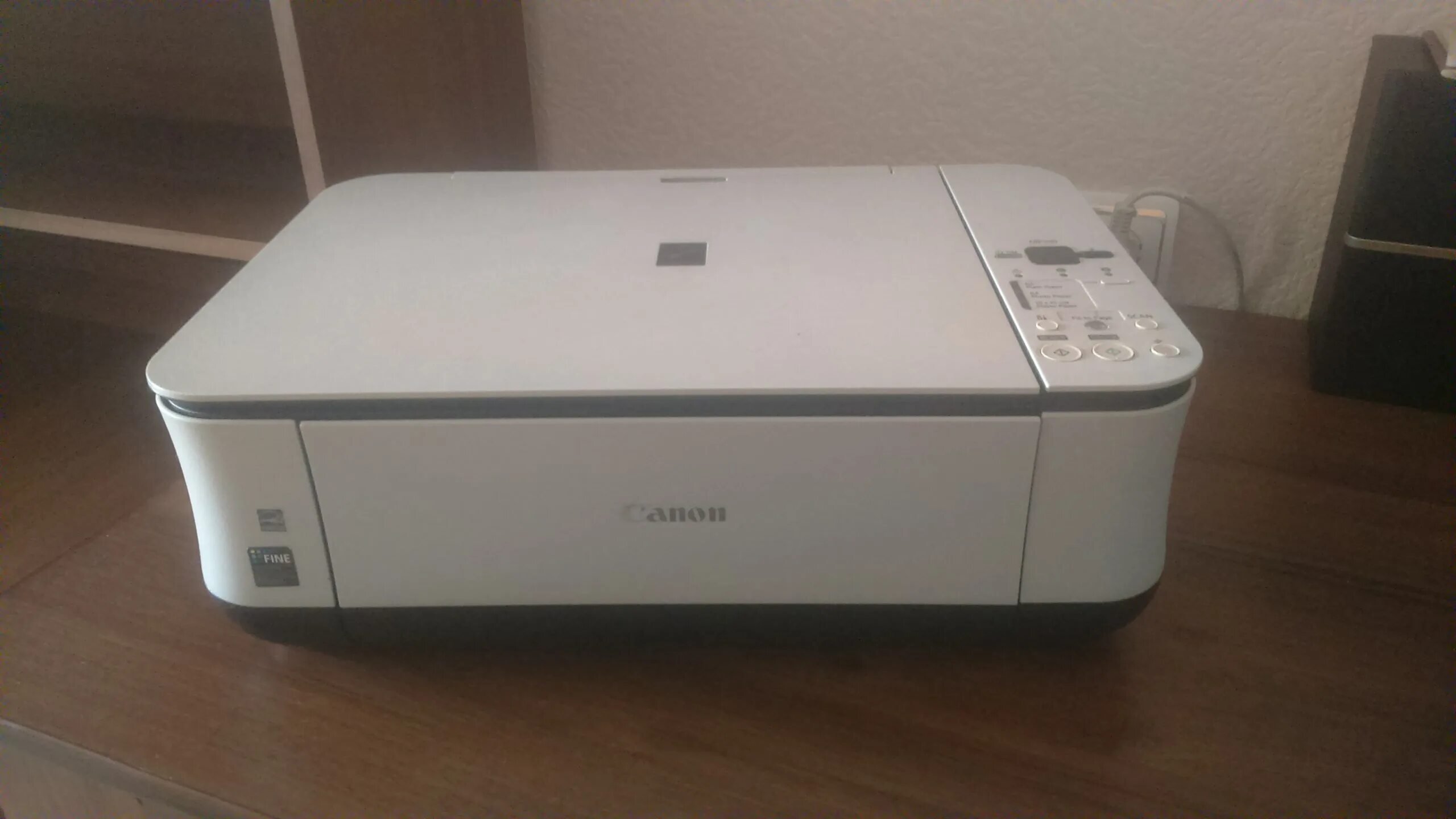 Canon PIXMA mp250. Рекламное лого Canon PİXMA mp250. Canon белый фото.