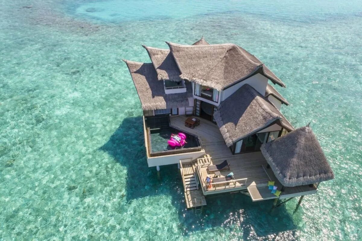 Your luxury. Jumeirah Vittaveli Мальдивы. Jumeirah Vittaveli Мальдивы с горкой. Бора-Бора остров виллы. Фиджи Маманука вилла миллиардера.