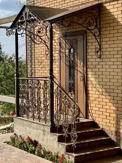 Кованое крыльцо дома
