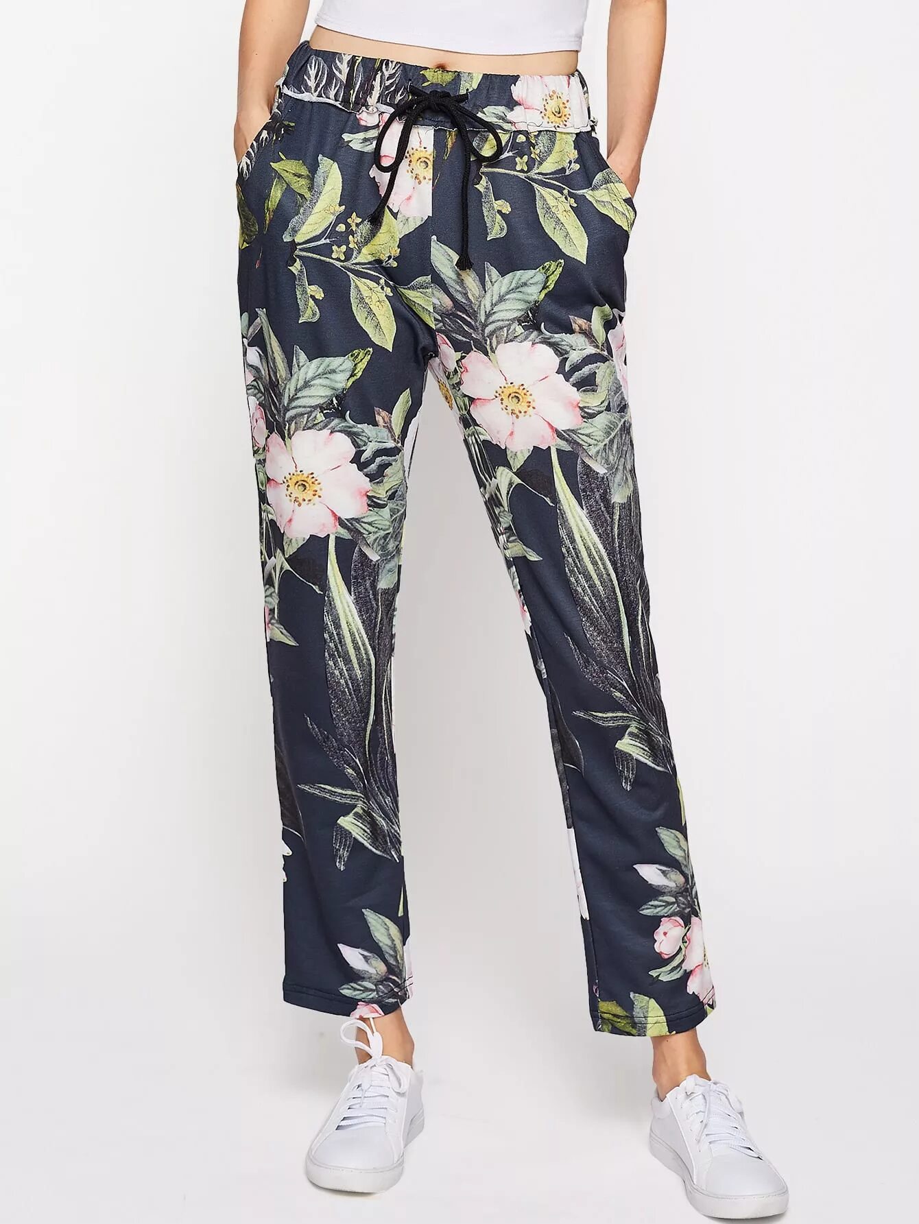 Штаны цветочная поляна. Летние штаны в цветочек. Штаны с цветами. Штаны с цветами. Асос десижн мужские штаны.
