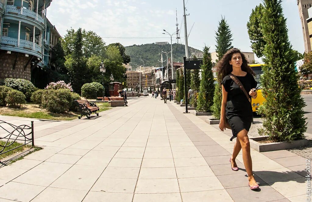 Калаки тбилиси. Кафедральный собор святой троицы в тбилиси. Вакансии в тбилиси. Orbeliani garden restaurant тбилиси. Вакансии в тбилиси.