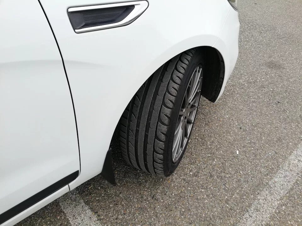 Шины на рио 3. Kia rio 4 215 резина. шины 205 45 17 лето на киа рио. колеса 17 205/45 киа рио. 205 45 17 kia rio.