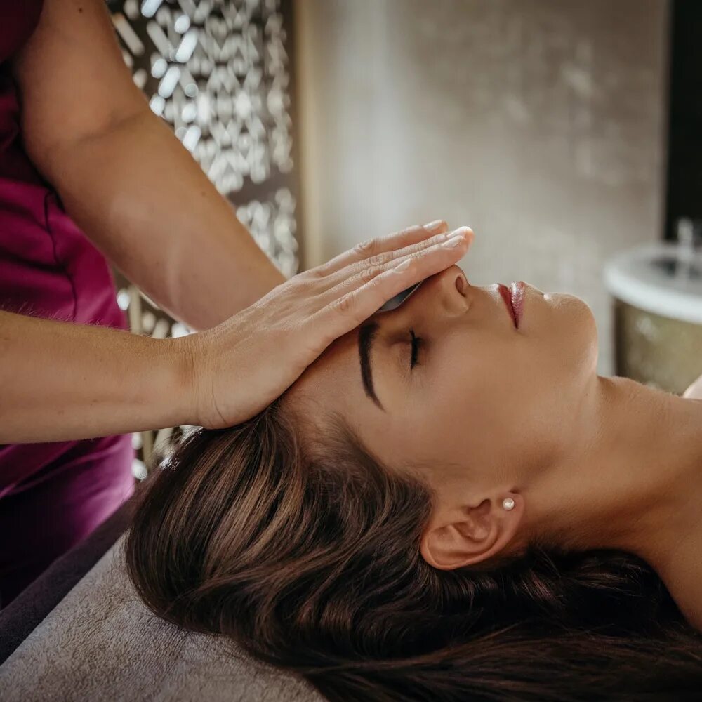 Спа программы уфа. Скраб кокосовый для тела спа. Массаж горячими камнями (stone massage). Спа салон. Спа процедуры для тела.