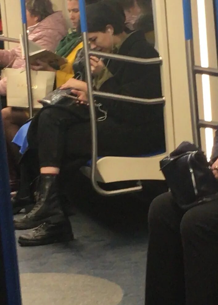 Хулиганы в метро. Хулиганы в метро. Хулиганы в метро. Хулиганы в метро. Избиение в московском метро дагестанцами.