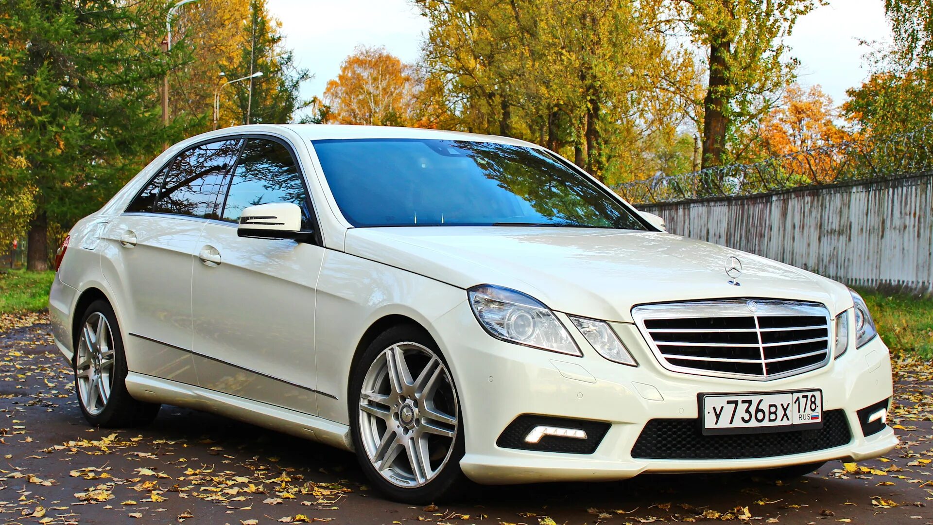 Купить мерседес е 212. Mercedes Benz e212. Mercedes Benz e200 w212. Мерседес 212 АМГ. Mercedes e-klasse 212.