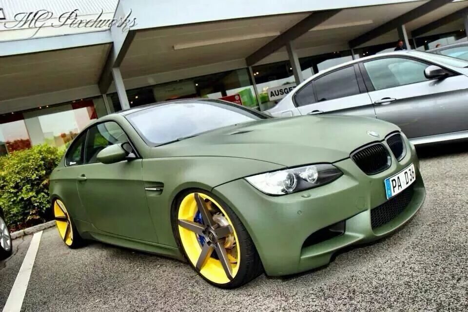 Бмв хаки. BMW e92 зеленая. BMW e92 цвет хаки. Зеленая хаки BMW e92. BMW e46 хаки.