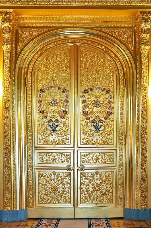 Золотая дверь. Дверь из золота. Золотая дверца. Замок дверной старинный золотистый. Как открыть золотую дверь.