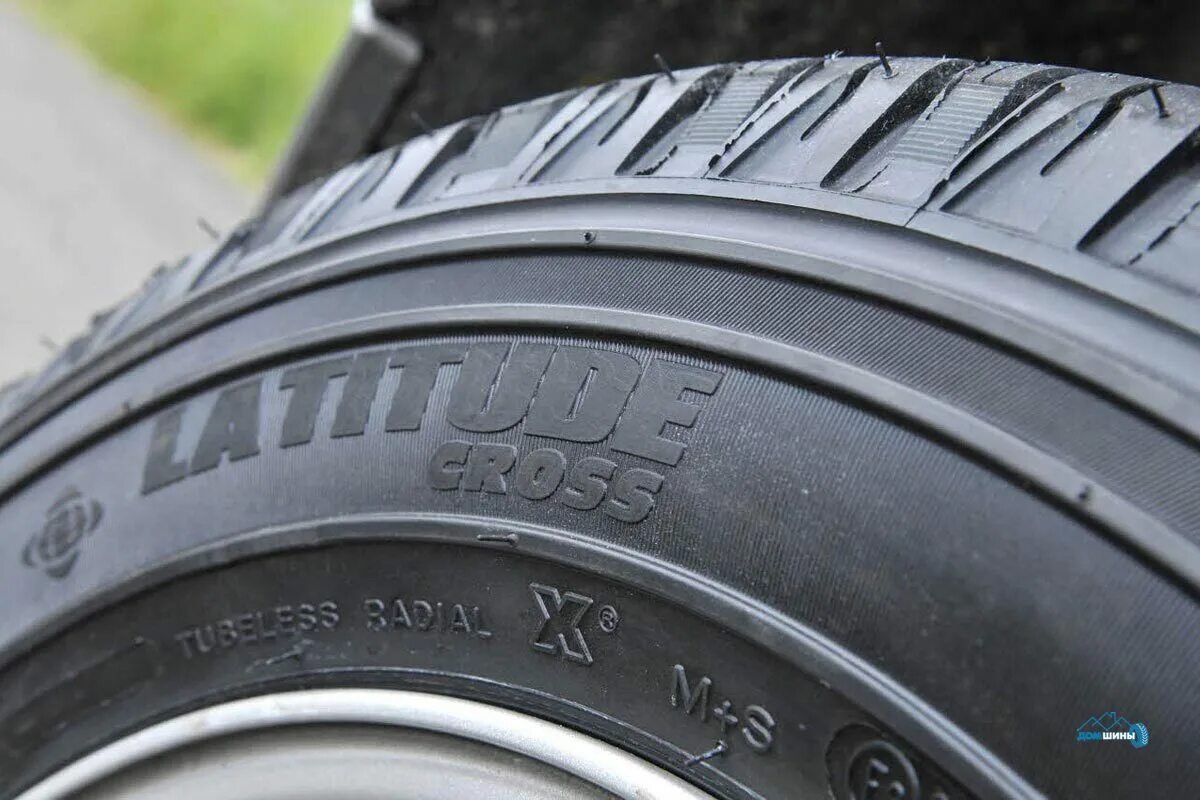 Резина r17 265. Michelin Latitude Cross 215/65 r16. Michelin Latitude Cross 235/65 r16. Michelin Latitude Cross 215/55 r17. Michelin 235/55r17 103h XL Latitude Cross.