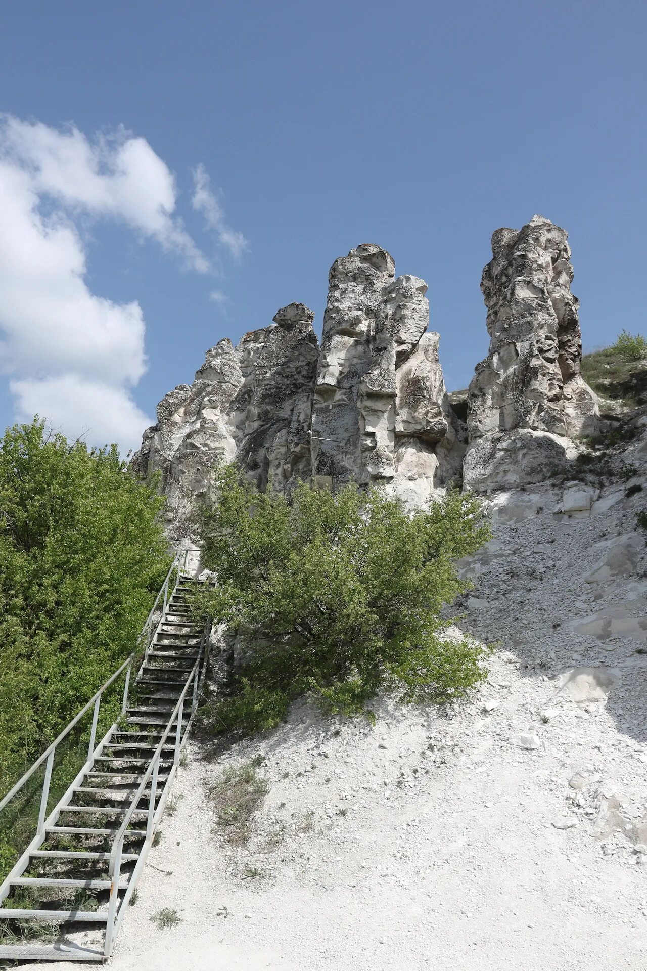 Дивногорье море черное. Белогорье павловск. Воскресенский монастырь белогорье. Белогорский воскресенский пещерный монастырь. Дивногорье, костомарово, белогорье.