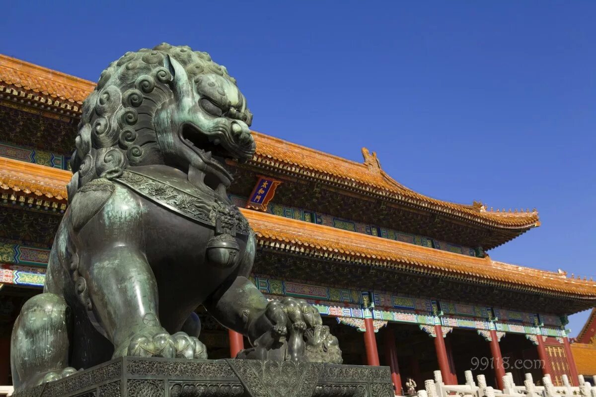 Пекин Запретный город скульптуры. Запретный город в Китае статуя. Храм "Лунчуан" в Пекине. Китайская достопримечат.
