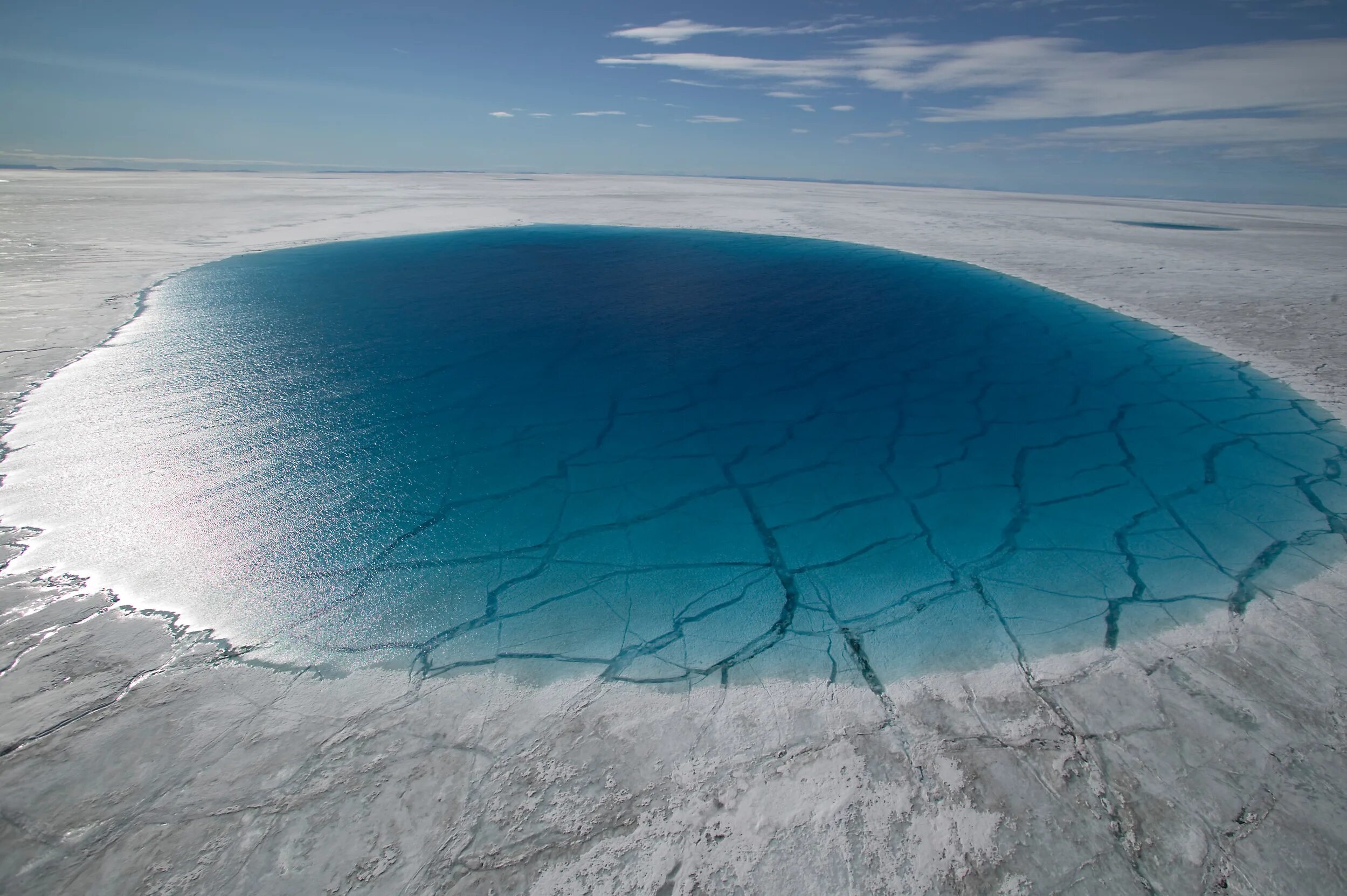 Озеро фигурное Антарктида. Озеро Дон Жуан в Антарктиде. Подледное озеро в Антарктиде. Впадина Бентли в Антарктиде. Реки и озера озеро восток