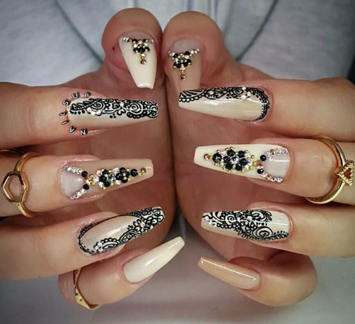 ногти кавказ. идеи маникюра на новый год минимализм. ногти кавказ. дизайн ногтей овал. ногти кавказ.