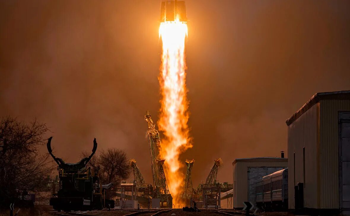 Старт космического корабля сегодня с байконура. Запуск ракеты с Байконура. Запуск космического корабля с Байконура. Российские ракеты. Старт ракеты с Байконура.