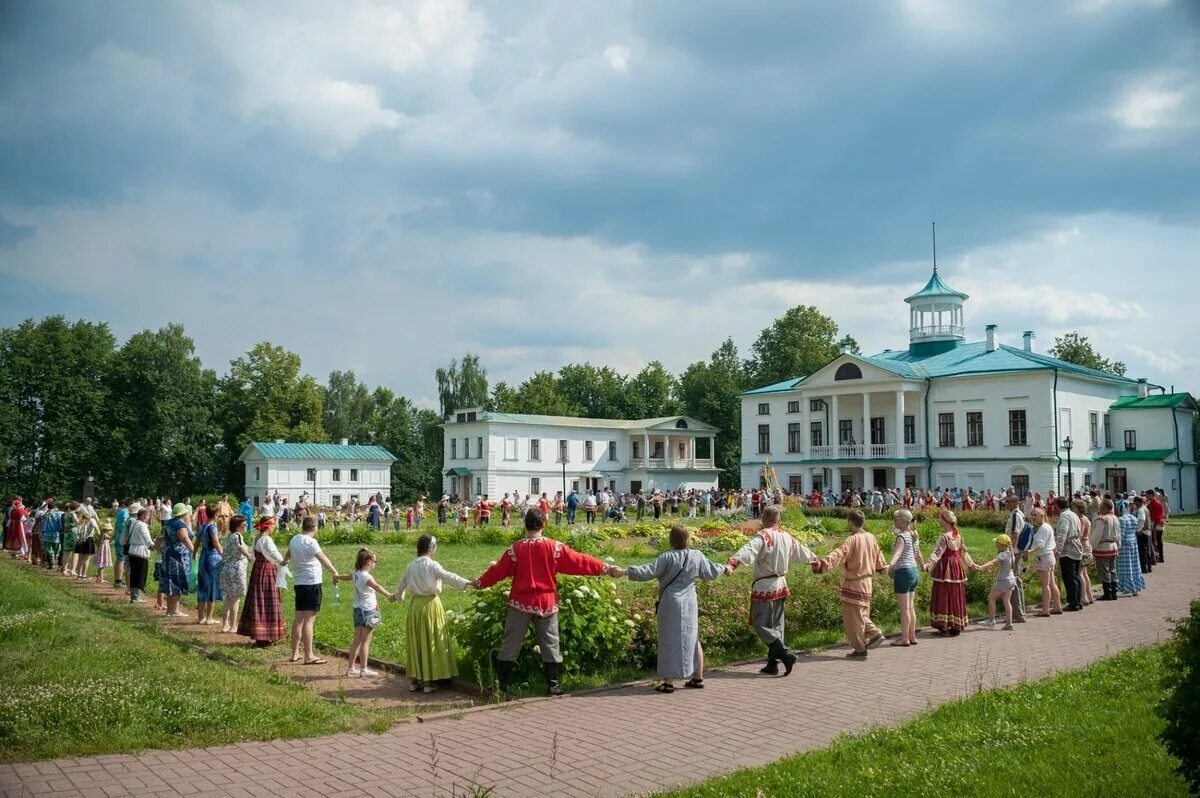 Сайт культура ярославля. Некрасовский музей в Карабихе. Некрасовский праздник в Карабихе. Парк в Карабихе Ярославль. Праздник Некрасова в Карабихе 2022.