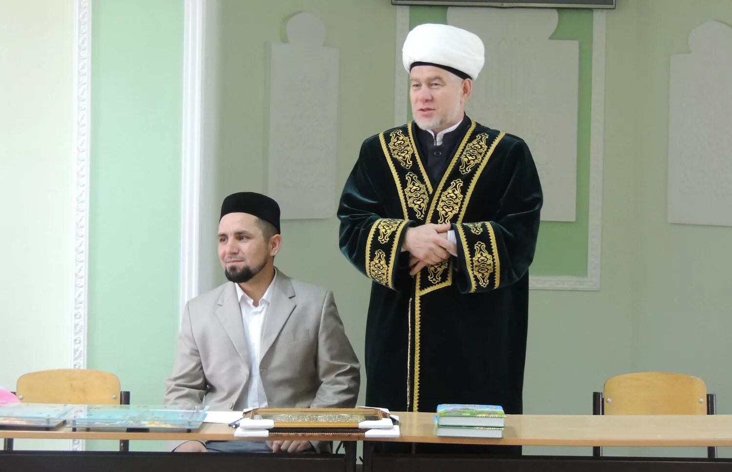 али хазрат хасанов. мунир хазрат беюсов. хазрат читает. камиль хазрат самигуллин семья. муфтий марий эл.