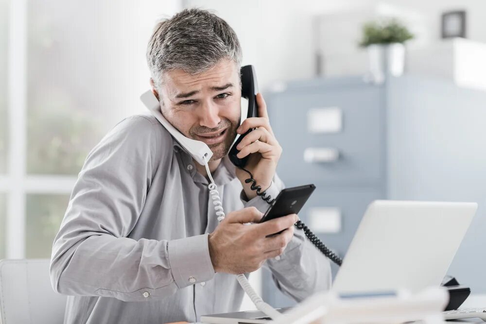 Paul make a phone call