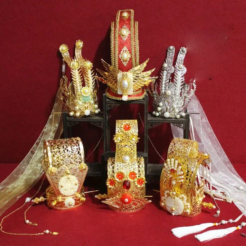 Золотая корона китай россия. Китайская тиара императора. Китайская мужская тиара. Корона императора Китая. Корона императора в древнем Китае.
