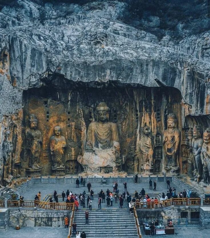 Лунмэнь пещеры в китае. Пещеры лунмэнь (драконовы ворота). Пещерные храмы лунмэнь. Пещерные храмы лунмэнь. Гроты лунмэнь китай.