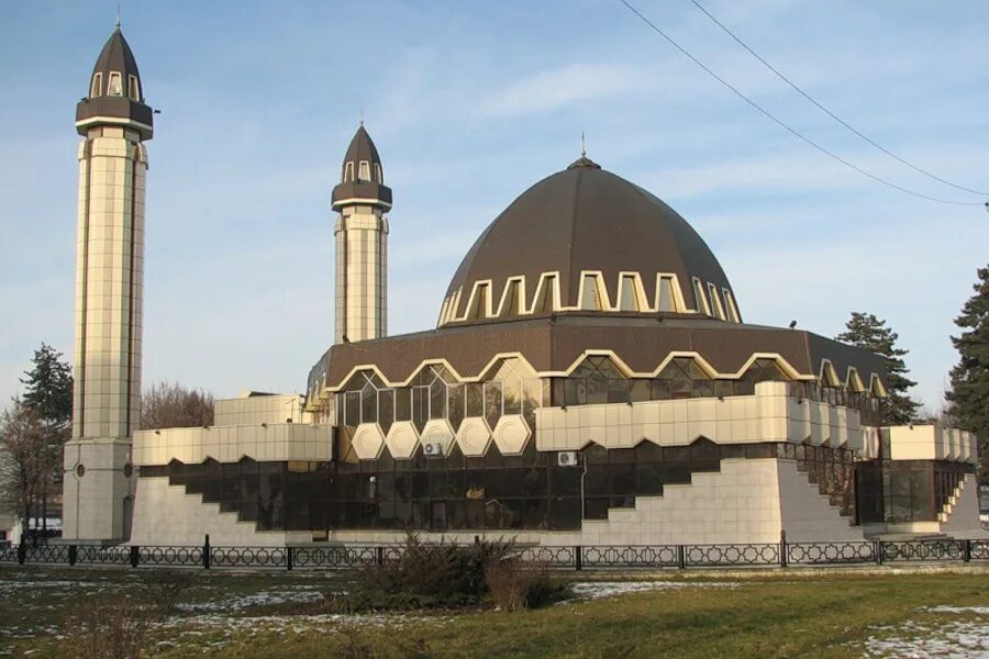 Экскурсия в грозный из пятигорска. Сосруко в Нальчике. Нальчик город. Экскурсия в Грозный из Нальчика. Нальчик достопримечательности.