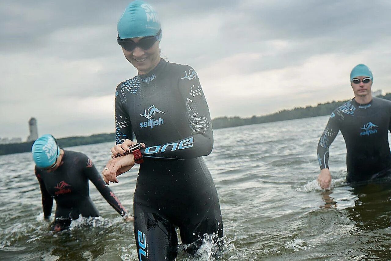 Ows500 nabaiji х decathlon. Человек в гидрокостюме. Костюм спидо для триатлона. Гидрокостюм aquasphere aqua skin мужской. Пловец в гидрокостюме.