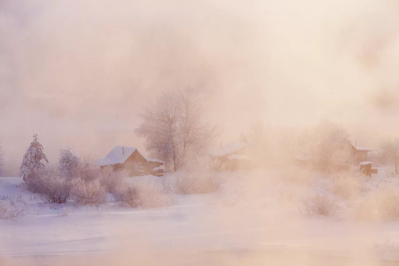 Утро туманно украшена снежинками книги собраны. Пейзаж в светлых тонах. Зимний пейзаж с туманом. Туман в живописи. Пейзаж туман.
