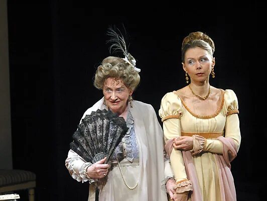 Горе от ума фильм 1977 софья. Хрюмины горе от ума. Графиня внучка горе. Горе от ума графини хрюмины бабушка и внучка. Графини хрюмины характеристика горе.