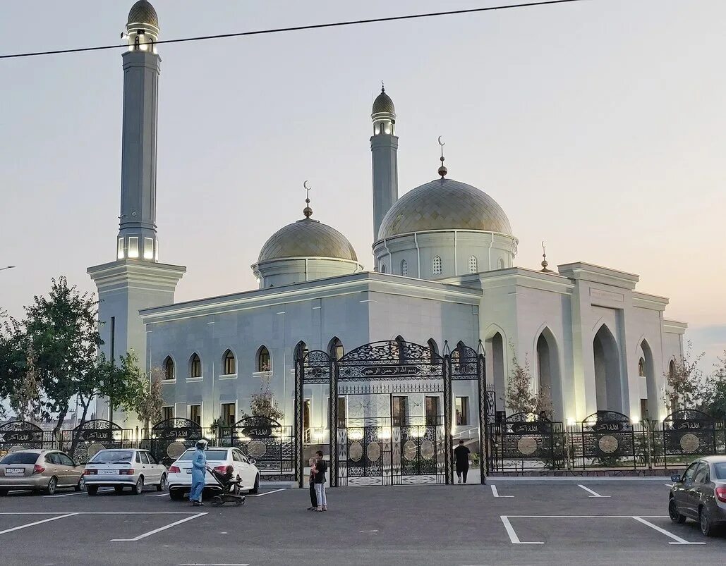 Грозненское море в чечне. Черноречье грозный. Алды чеченская республика. Мечеть шейха мансура. Грозненское море чернореченское водохранилище.