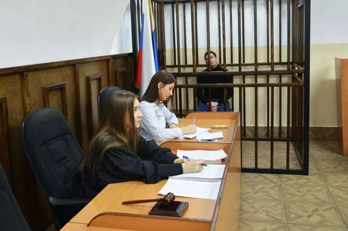 Железнодорожный городской суд сайт. Судебное заседание. Судебный процесс. Судебное заседание по уголовному делу. Заседание суда по уголовному делу.