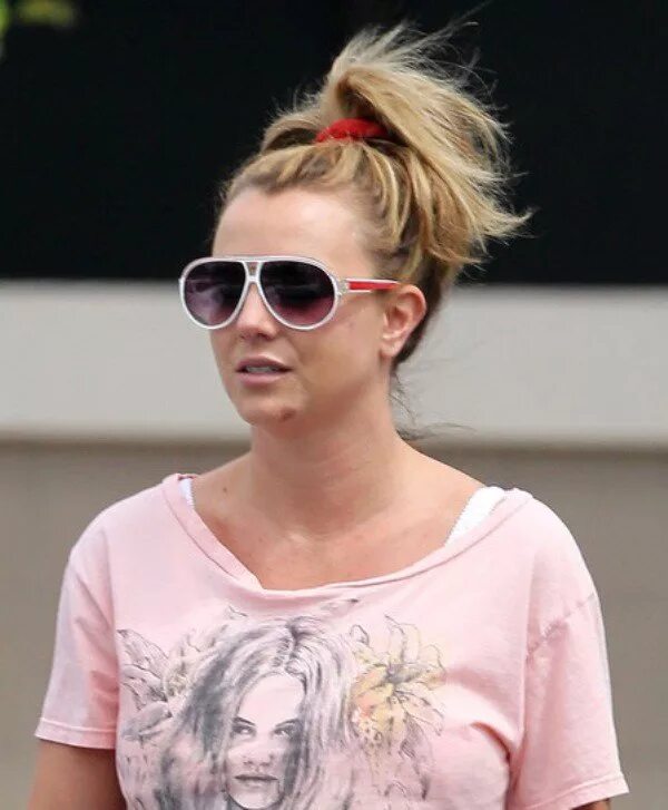 кара делевинь фото. неопрятная женщина. кара делевинь фото. девушка с растрепанными волосами. хилари суонк.