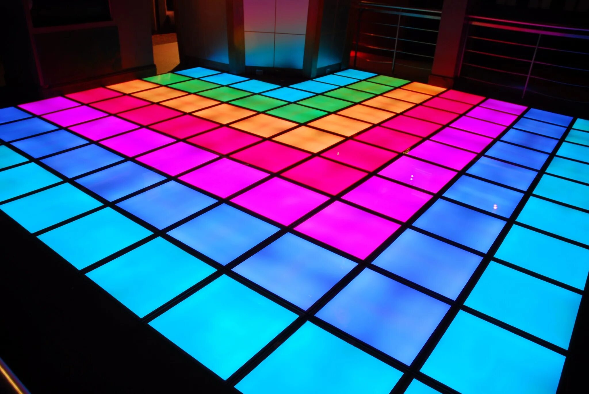 Newlightchild dancefloor. Световой пол led Floor танцпол. Светодиодный пол для танцпола. Интерактивный светодиодный пол. Светящийся пол для танцпола.