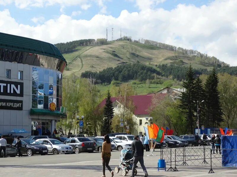 М горно алтайск. Горно Алтайск гора тугая в Горно-Алтайске. Гора тугая в Горно-Алтайске смотровая площадка. Горно-Алтайск Майма горы. Гора тугая Горно-Алтайск вид.