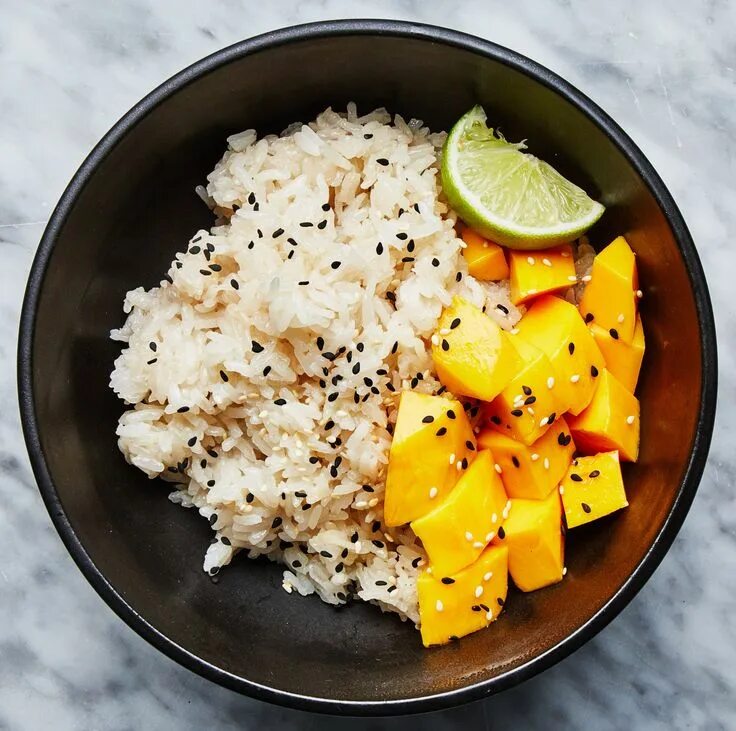 A is there rice. Манго райс. тайский десерт рис с манго. тайский клейкий рис с манго. манговый рис (mango sticky rice).