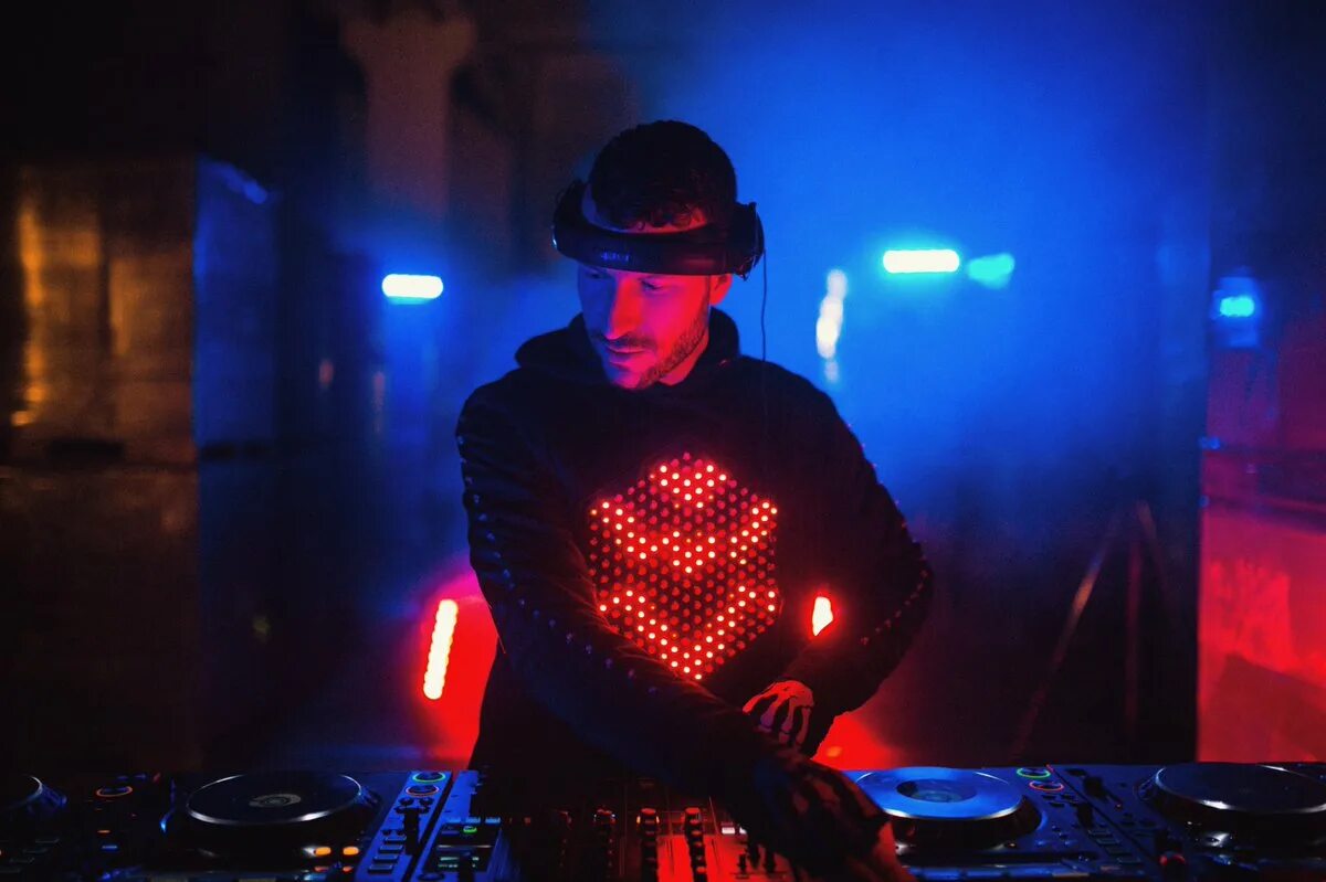 Don diablo dj. Don diablo 2004. Don diablo. дон диабло диджей. дон диабло.