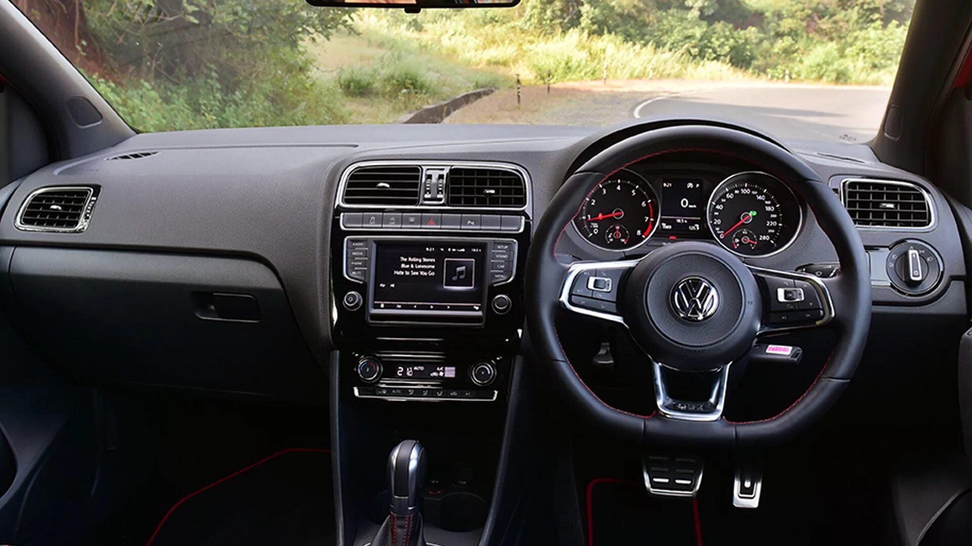 Vw polo салон автомат. Поло 2017 салон. Volkswagen polo 2017 салон. Volkswagen polo gti 2020 салон. Фольксваген поло 2017 салон.