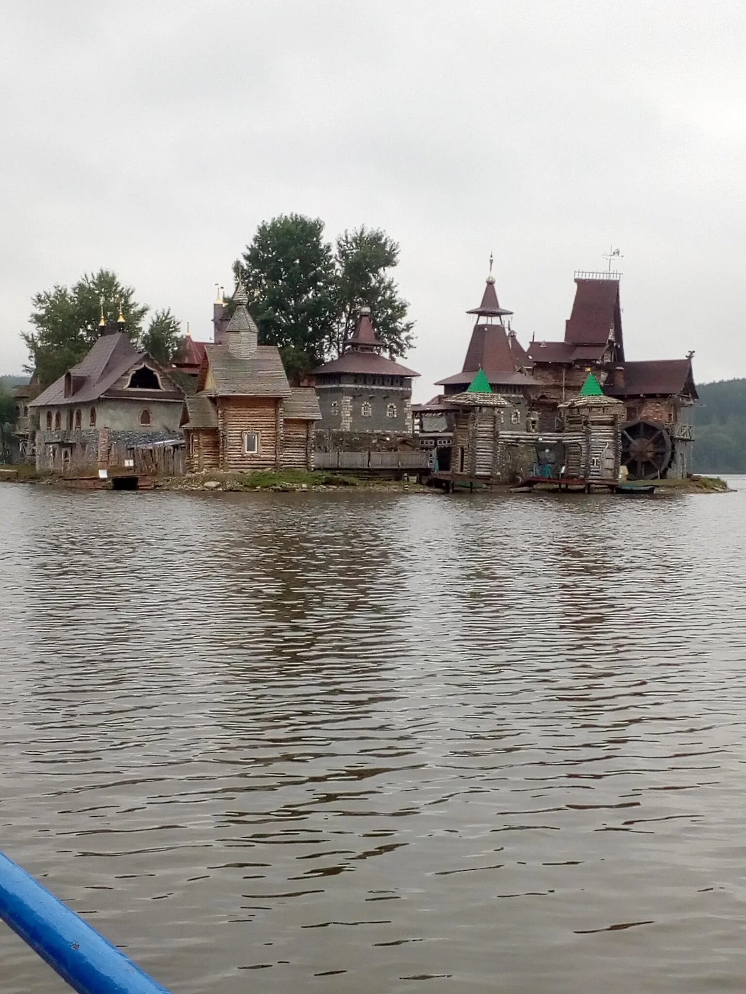 Погулять в выходные в подмосковье. Красивое место недалеко от Череповца. Необычные места Подмосковья с детьми. Большеречье красивые места. Интересные места в Свердловской области на машине летом с детьми.