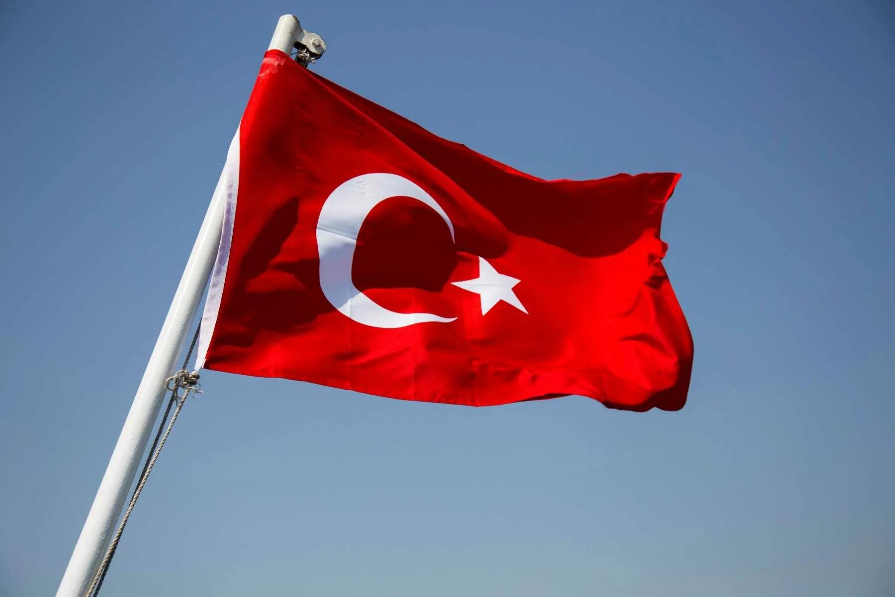Турция 19 февраля. Флаг Турции. Анкара Турция флаг. Флаг Турции и Ирака. Флажок Турции.