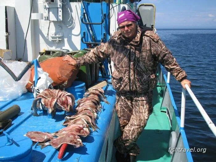 Рыбалка на Байкале. Туристическая рыбалка на Байкале. Рыбаки на Байкале. Ловля омуля на корабле. Озеро ли рыбалка