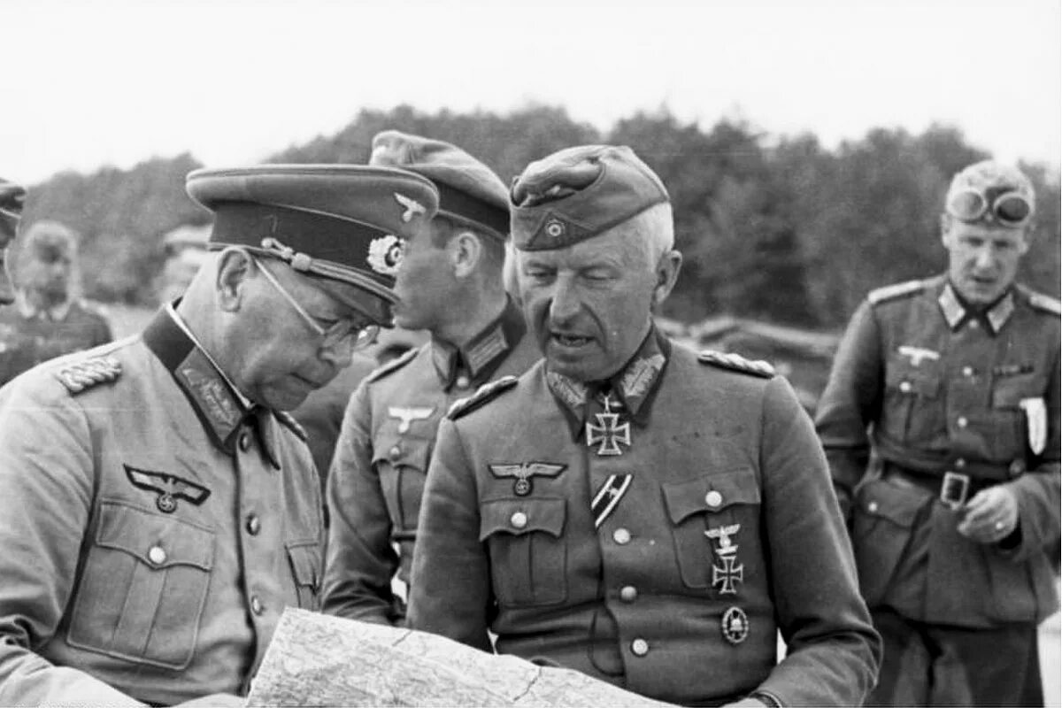 Генерал с двумя часами. Генерал-фельдмаршал Манштейн. Генерал–фельдмаршала Эриха фон Манштейна. Манштейн генерал вермахта.