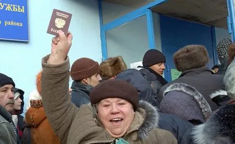 Эстонии русскоязычные жители получили гражданство