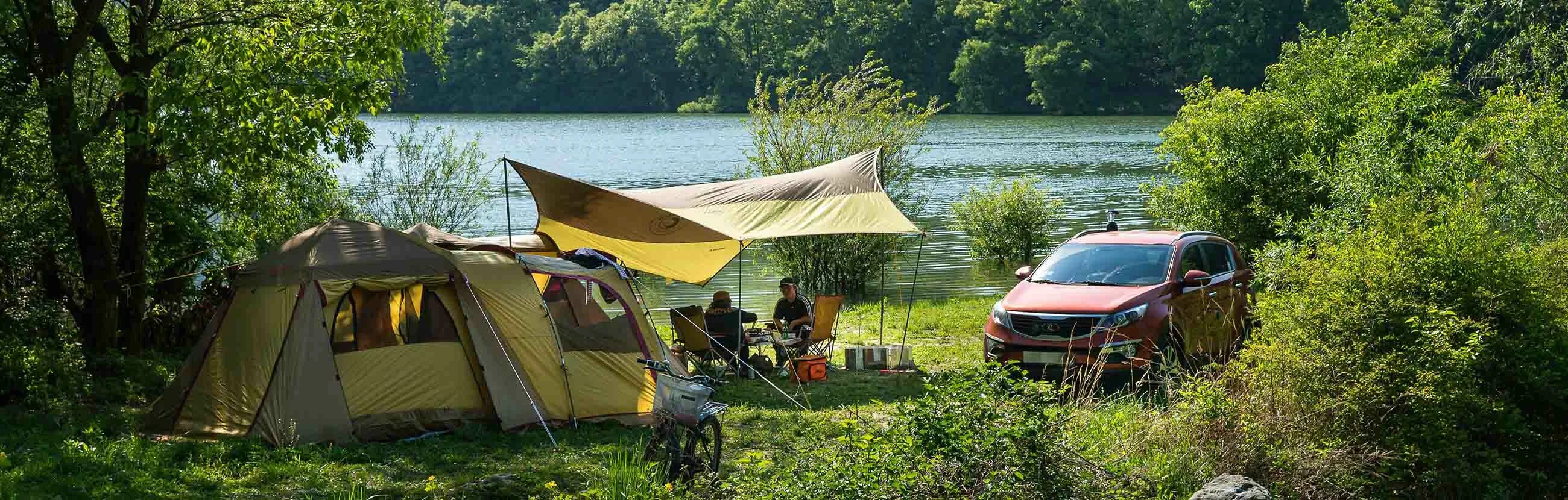 Camping в подмосковье. Палатки для кемпинга. Кемпинг в Подмосковье с палатками у воды. Места для кемпинга в Подмосковье. Кемпинг домики.