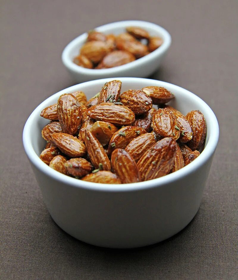 Газ миндаль. Almond. Almonds Nuts китайские конфеты. Миндаль из чего. Мистер миндаль.