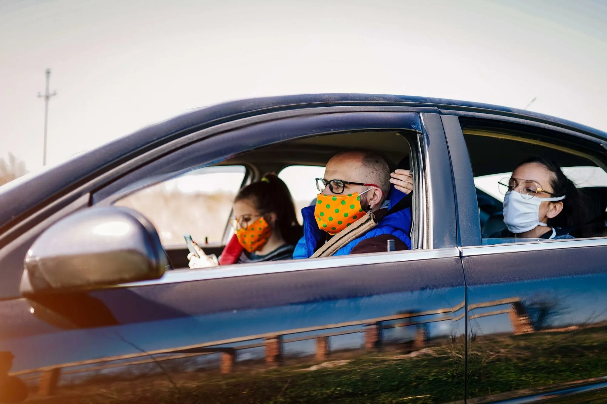 Высадка из авто. Какие машины почти все люди водят. Family with Mask on car. Two people in the car. Wore in car